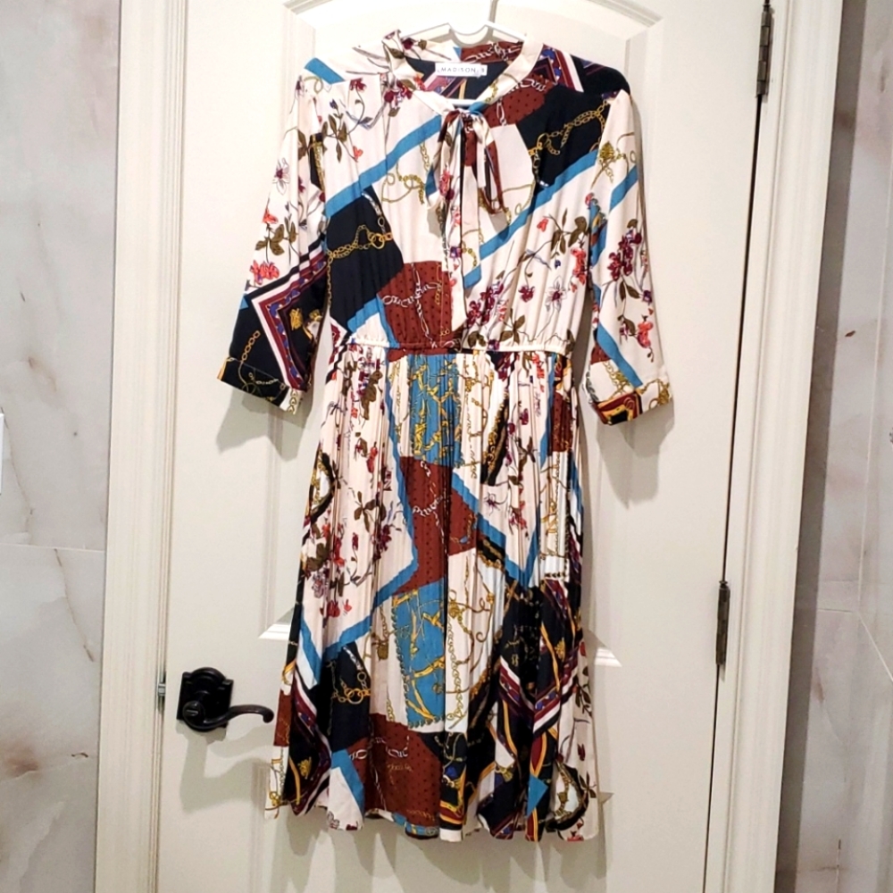 Chain pleated dress